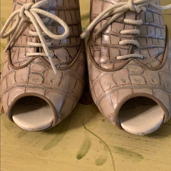 Women’s light brown pattern size 8 Paolo Heels - Picture 5 of 9